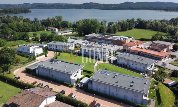 appartamento in vendita a Gavirate in zona Oltrona al Lago