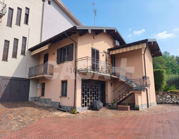 appartamento in vendita a Gavirate