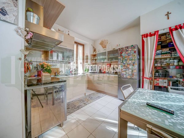 appartamento in vendita a Gavirate