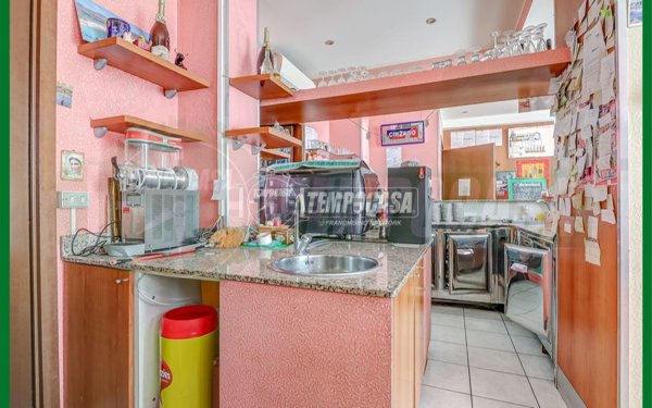 locale commerciale in vendita a Gavirate