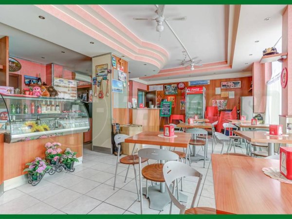 locale commerciale in vendita a Gavirate