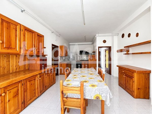 appartamento in vendita a Gavirate in zona Oltrona al Lago
