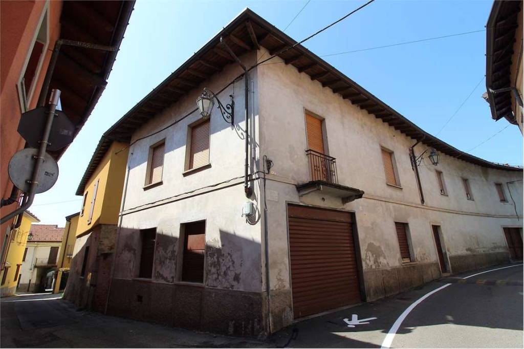appartamento in vendita a Gazzada Schianno