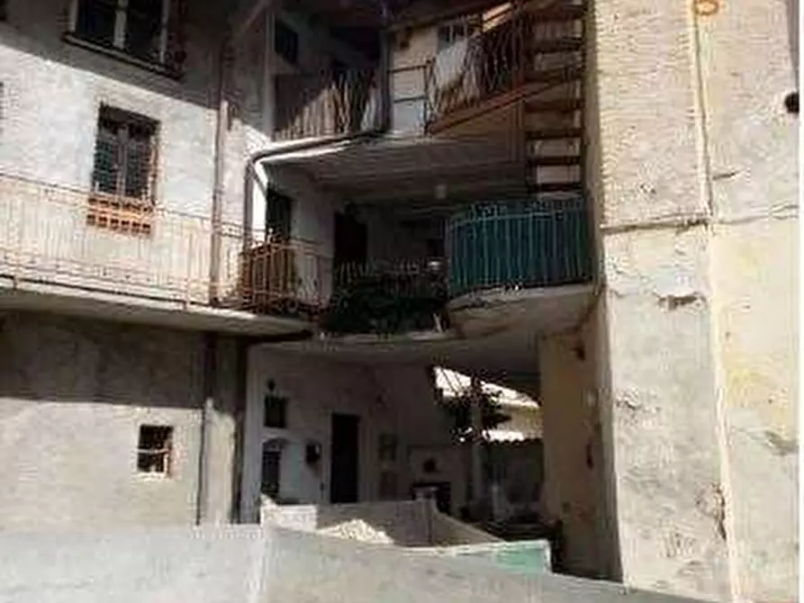 appartamento in vendita a Gazzada Schianno