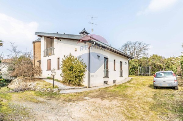 casa indipendente in vendita a Gazzada Schianno