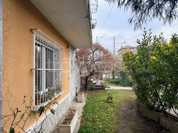 casa indipendente in vendita a Gazzada Schianno