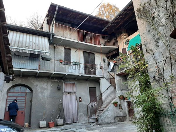 appartamento in vendita a Gazzada Schianno