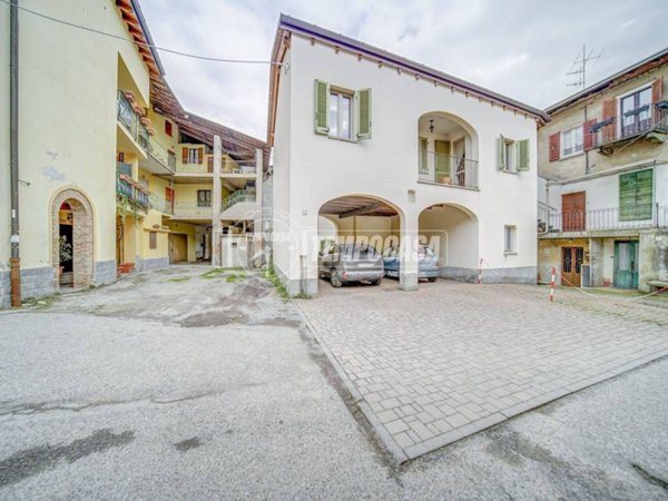 appartamento in vendita a Gazzada Schianno