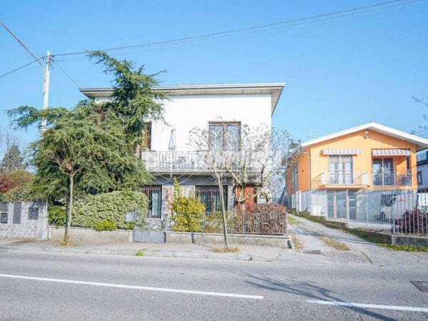 casa indipendente in vendita a Gazzada Schianno