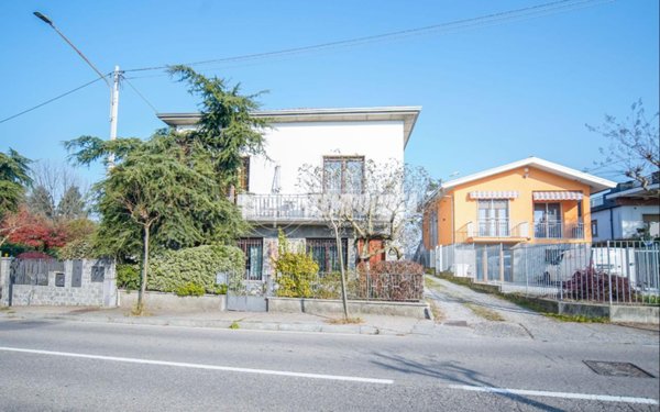 casa indipendente in vendita a Gazzada Schianno