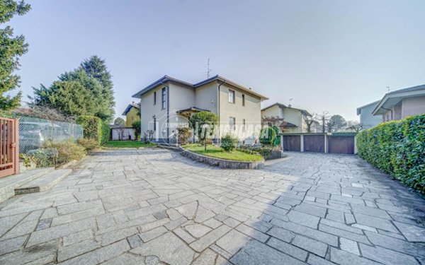 casa indipendente in vendita a Gazzada Schianno