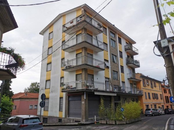 appartamento in vendita a Gazzada Schianno
