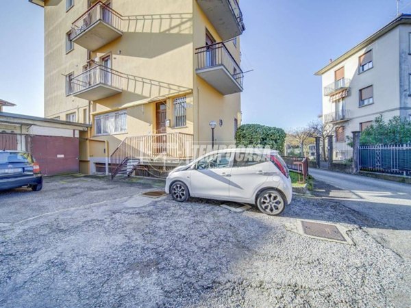 appartamento in vendita a Gazzada Schianno