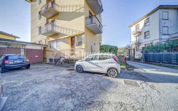 appartamento in vendita a Gazzada Schianno