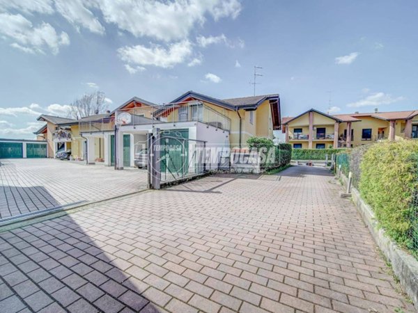 casa indipendente in vendita a Gazzada Schianno