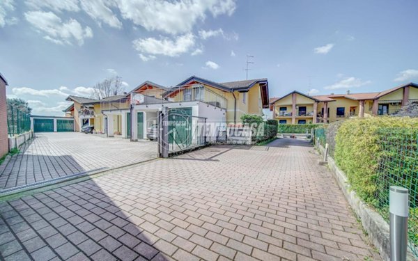 casa indipendente in vendita a Gazzada Schianno