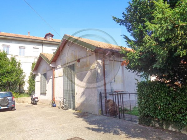 appartamento in vendita a Gazzada Schianno