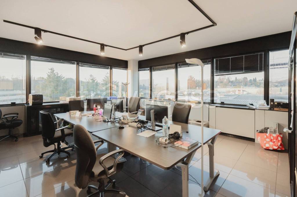 ufficio in vendita a Gazzada Schianno