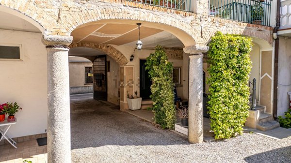 appartamento in vendita a Gazzada Schianno