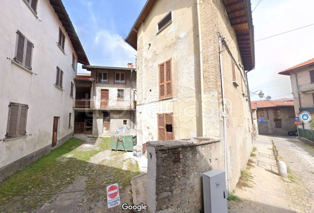 appartamento in vendita a Gazzada Schianno