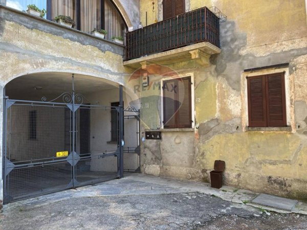 appartamento in vendita a Gazzada Schianno