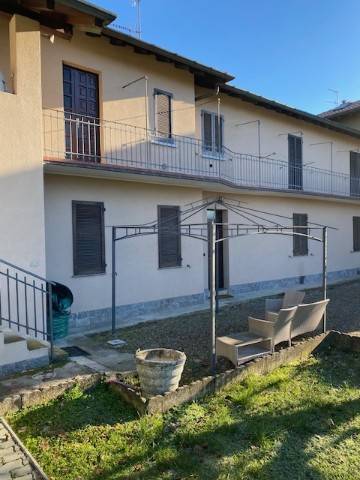 appartamento in vendita a Gazzada Schianno