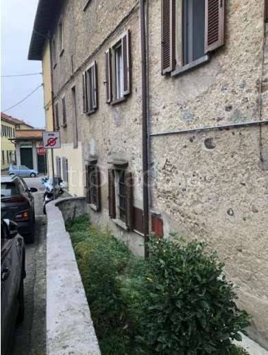 appartamento in vendita a Gazzada Schianno