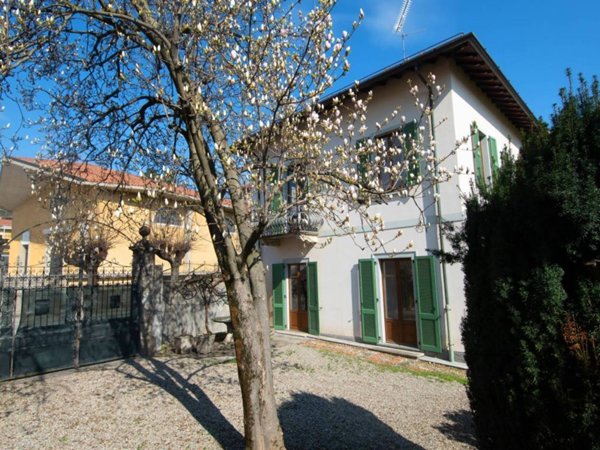casa indipendente in vendita a Gazzada Schianno