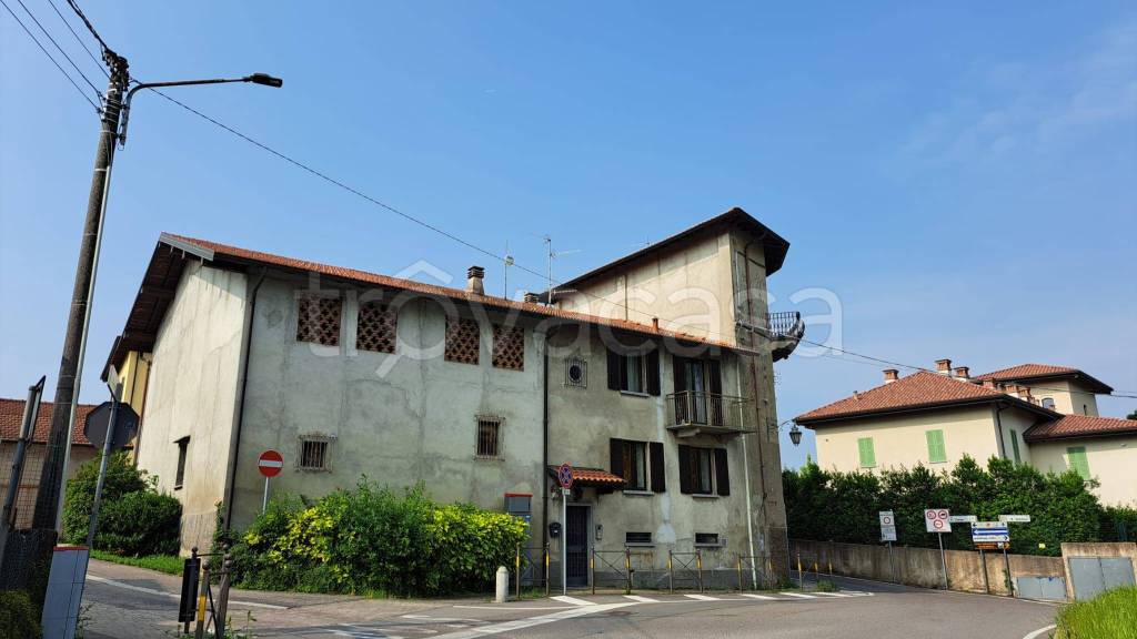 casa indipendente in vendita a Gazzada Schianno