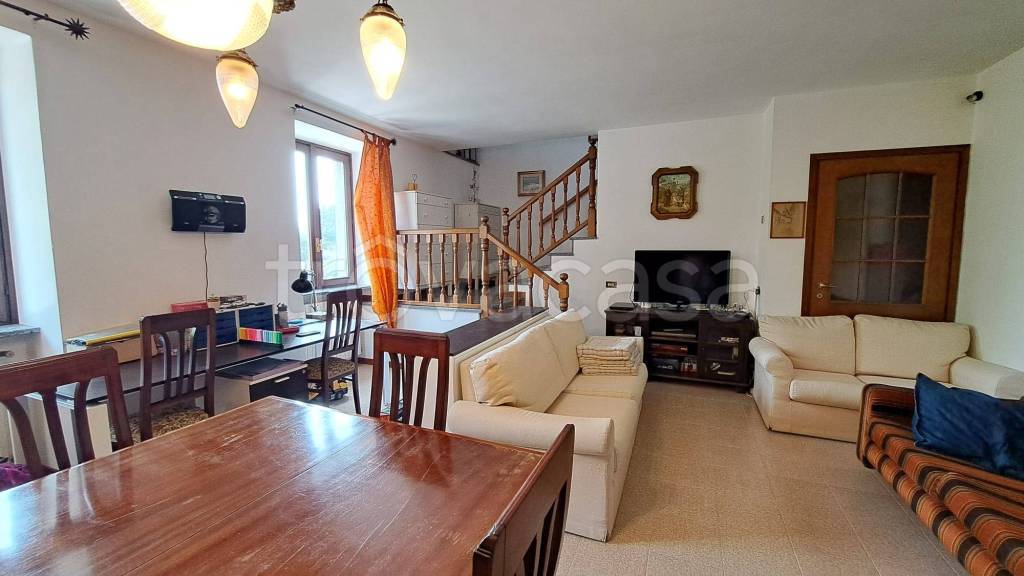 casa indipendente in vendita a Gazzada Schianno