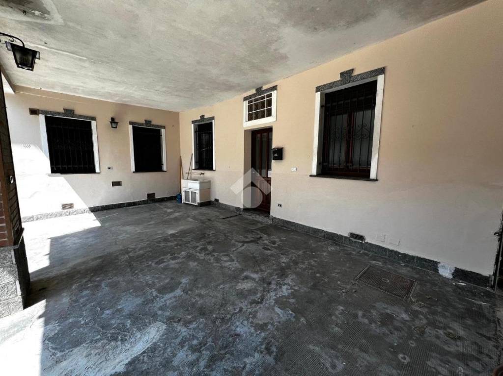 appartamento in vendita a Gazzada Schianno