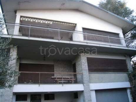 casa indipendente in vendita a Gazzada Schianno