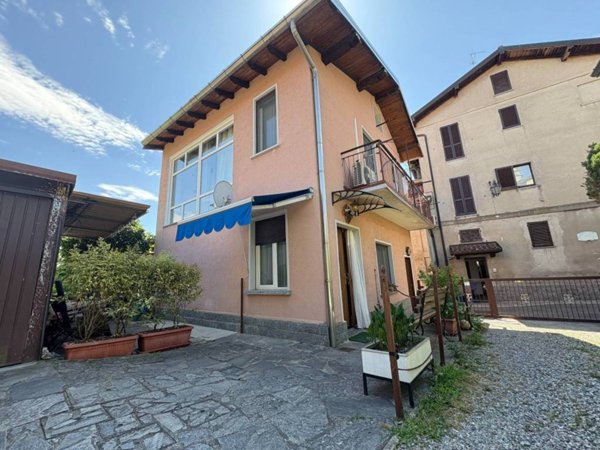 casa indipendente in vendita a Gazzada Schianno