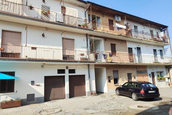 appartamento in vendita a Gazzada Schianno