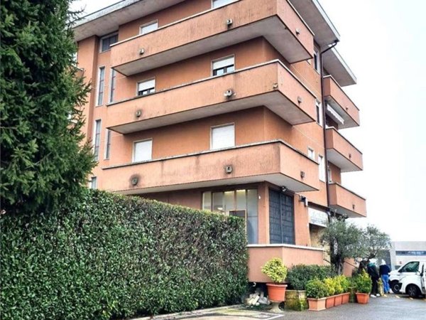 appartamento in vendita a Gazzada Schianno