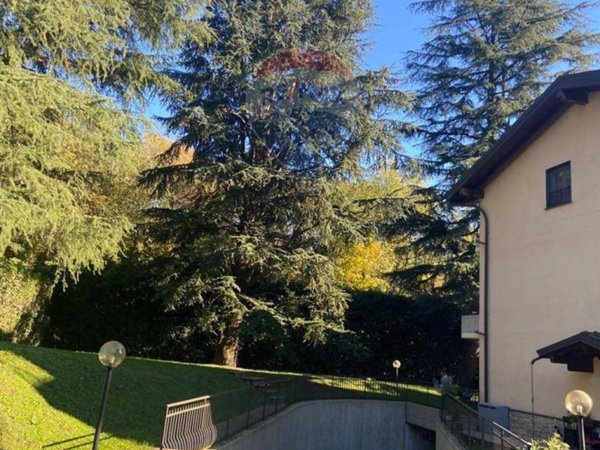 appartamento in vendita a Gazzada Schianno