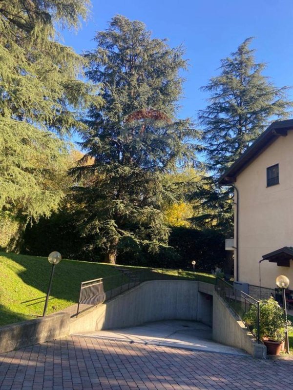 appartamento in vendita a Gazzada Schianno