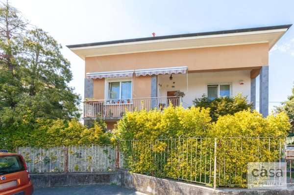 casa indipendente in vendita a Gazzada Schianno
