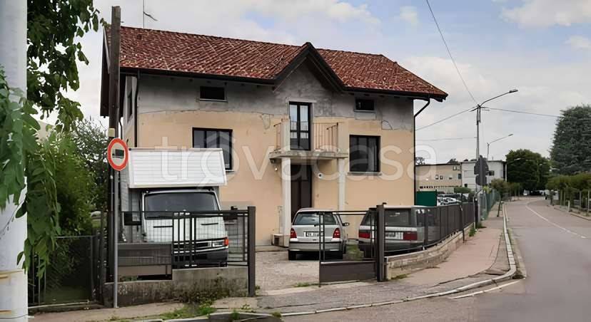 appartamento in vendita a Gazzada Schianno