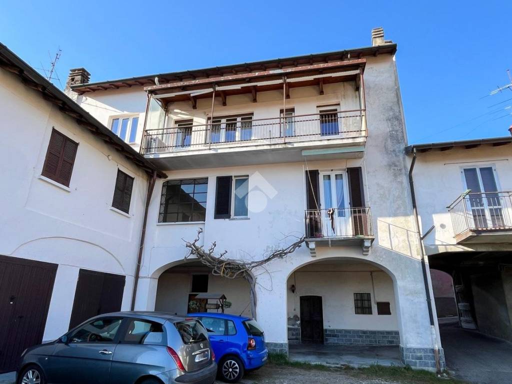 intera palazzina in vendita a Gazzada Schianno