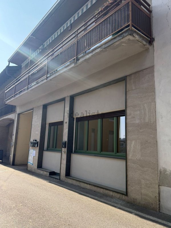 appartamento in vendita a Gazzada Schianno