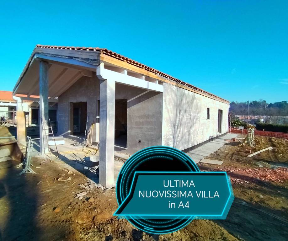 casa indipendente in vendita a Gazzada Schianno