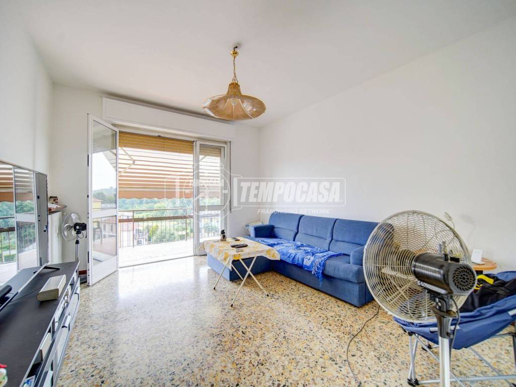 appartamento in vendita a Gazzada Schianno