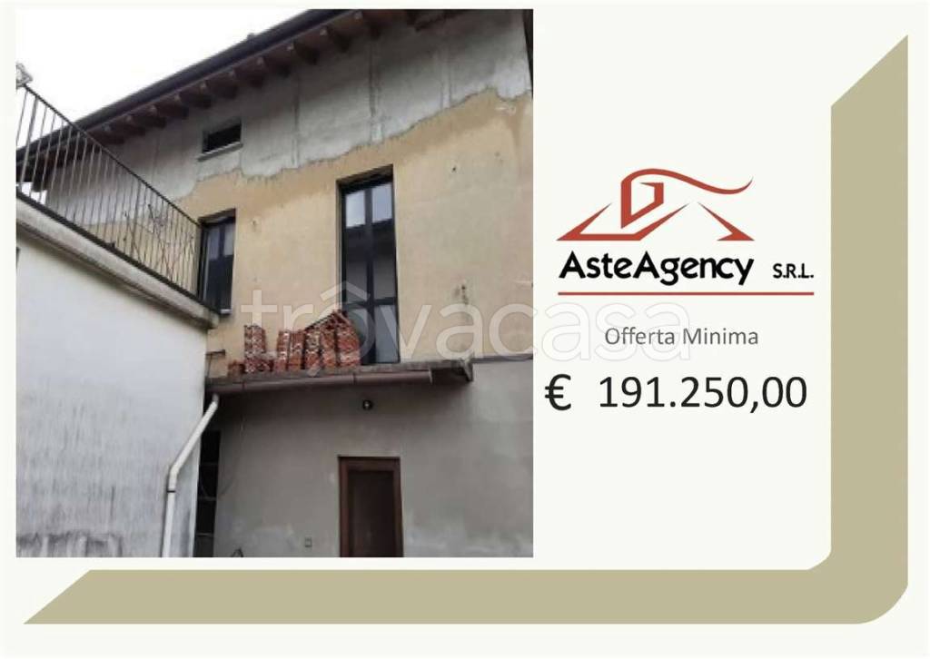appartamento in vendita a Gazzada Schianno