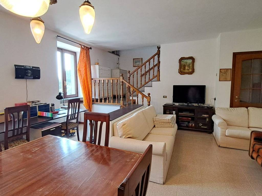 casa indipendente in vendita a Gazzada Schianno