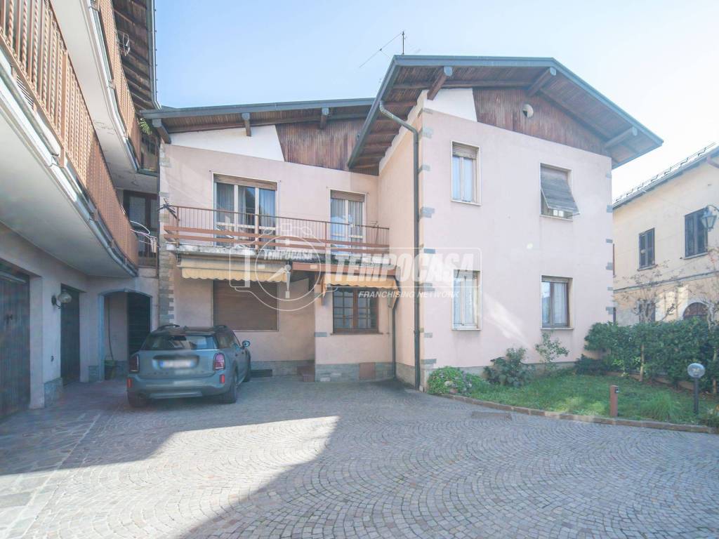 casa indipendente in vendita a Gazzada Schianno