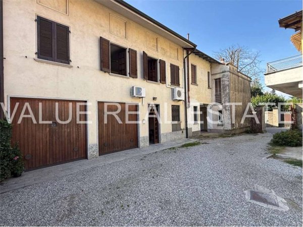 negozio in vendita a Gazzada Schianno