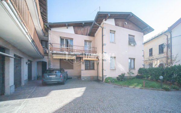 casa indipendente in vendita a Gazzada Schianno