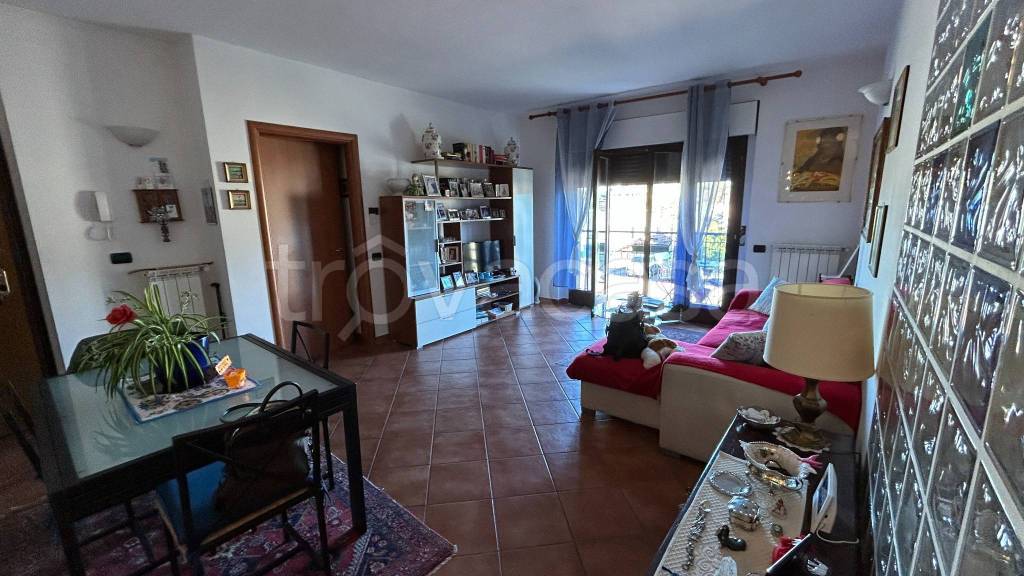 appartamento in vendita a Gazzada Schianno