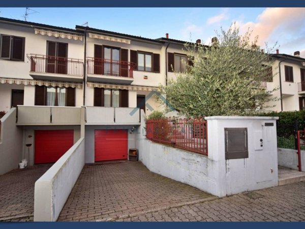 casa indipendente in vendita a Gazzada Schianno